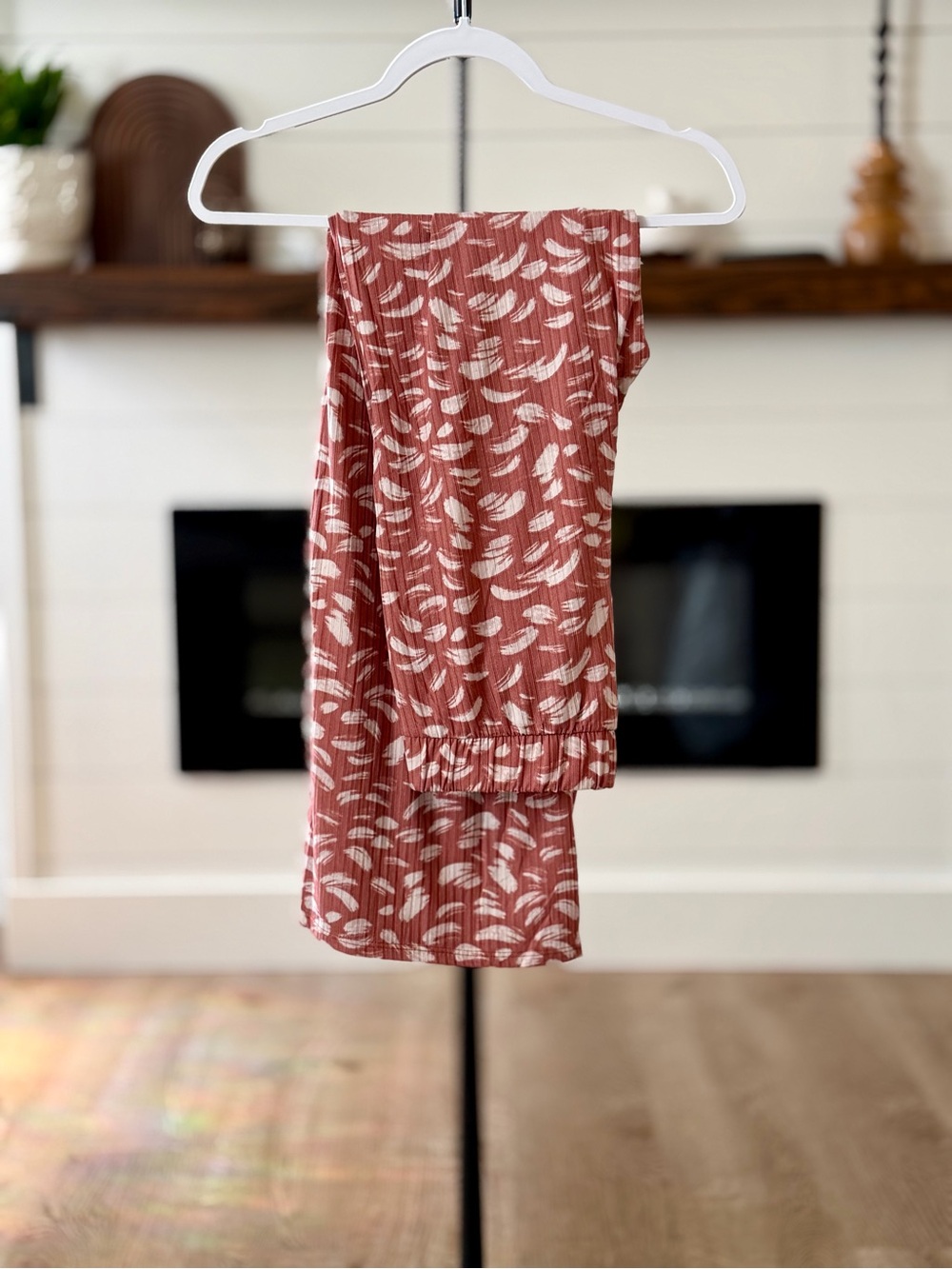 NWOT - entro Wide Leg Pants in Terracotta with White Brushstroke Print
